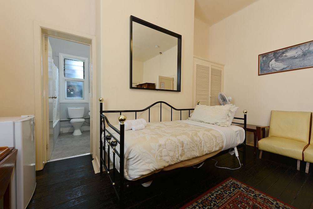 Executive Suite, 1 Bedroom, Non Smoking, Bathtub (Executive Ensuite) photo 2