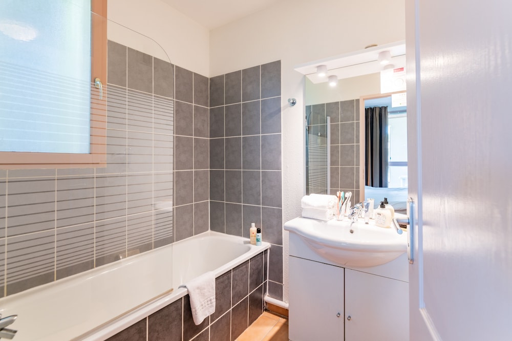 Superior Family Apartment - Photo 2