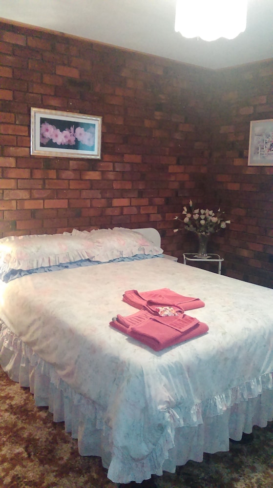 Standard Suite, 1 Bedroom, Non Smoking, Shared Bathroom (Queen room) photo 1
