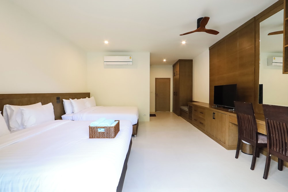 Deluxe Quadruple Room - Photo 13