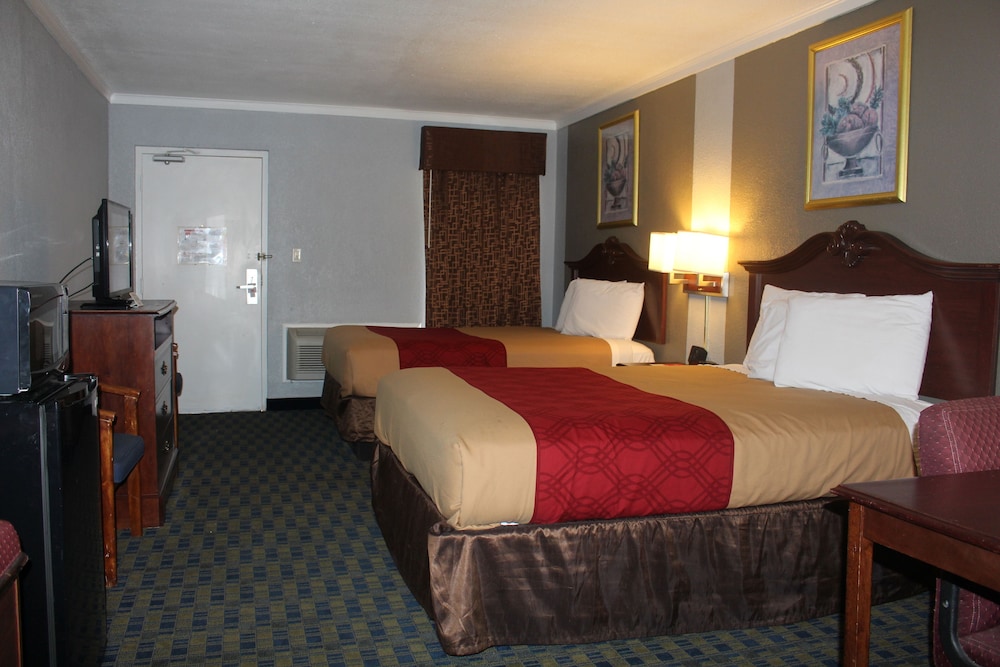 Standard Room, 2 Queen Beds, Non Smoking - Photo 2