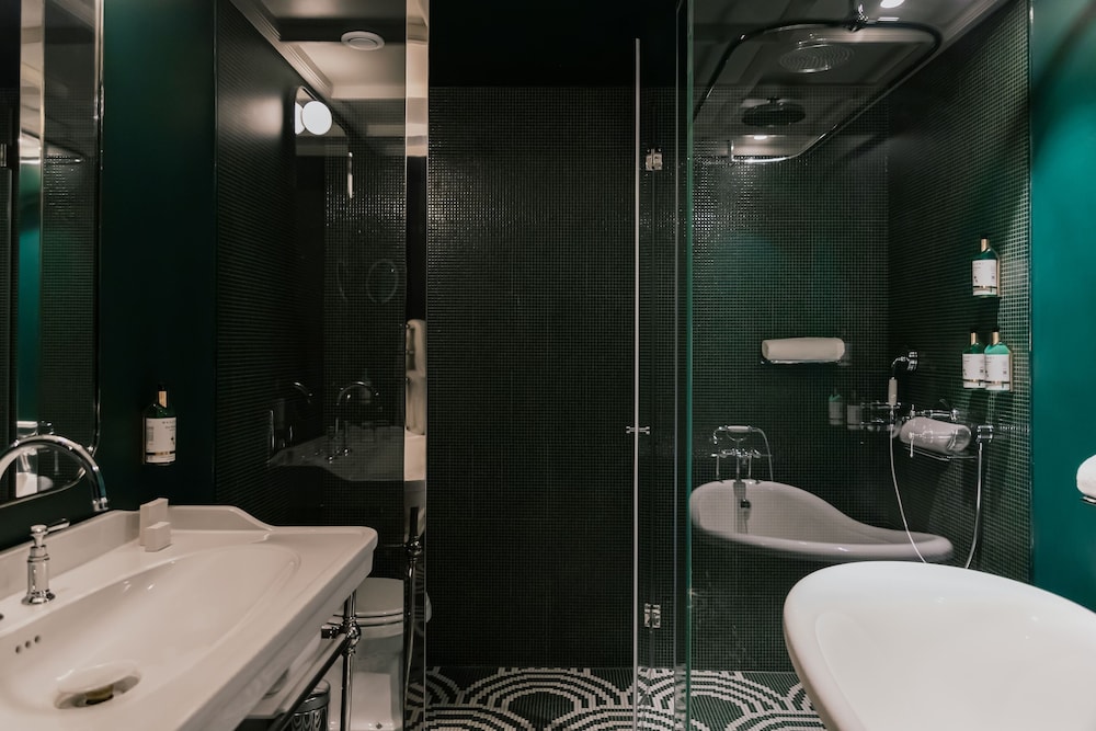 Legacy Corner Suite - Photo 11
