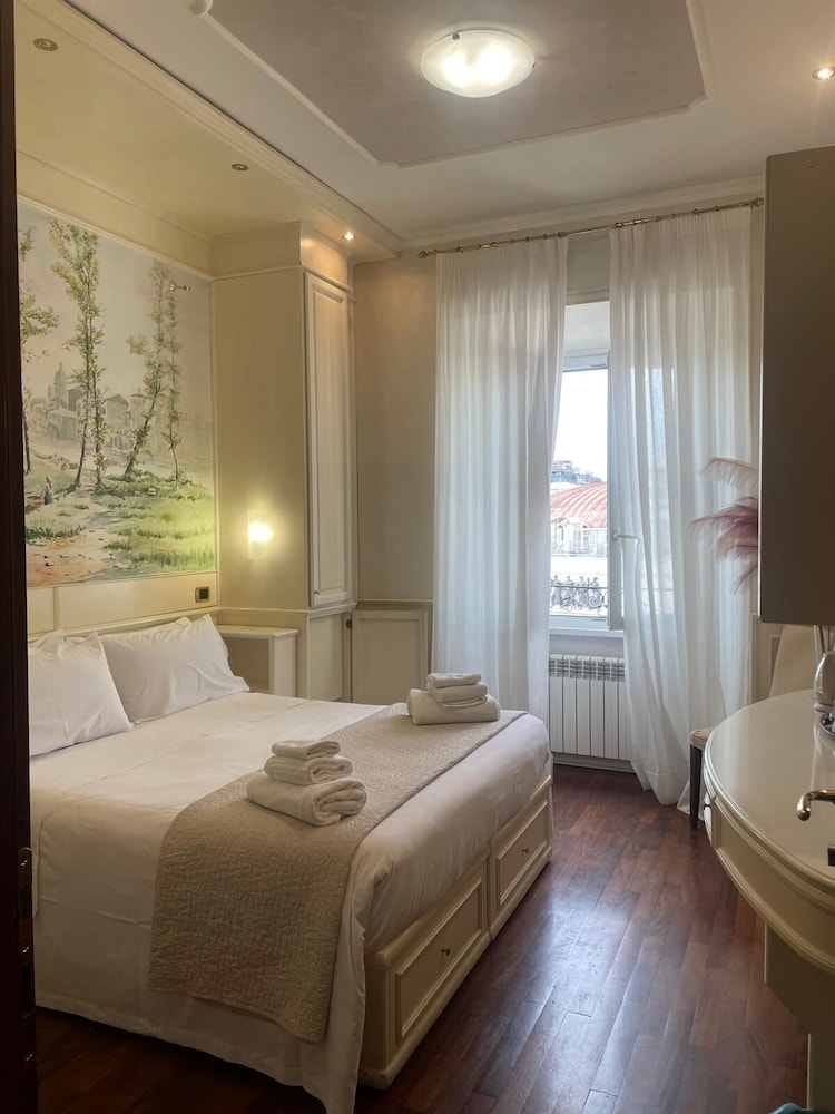 Deluxe Room, City View
