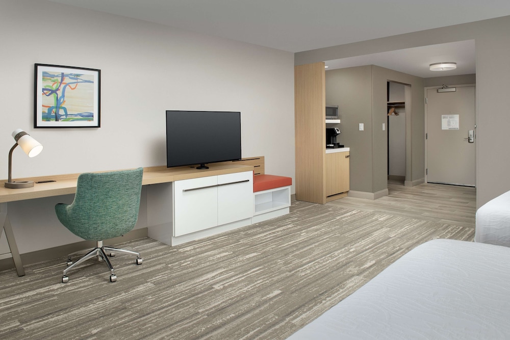 Deluxe Room, 2 Queen Beds, Bathtub