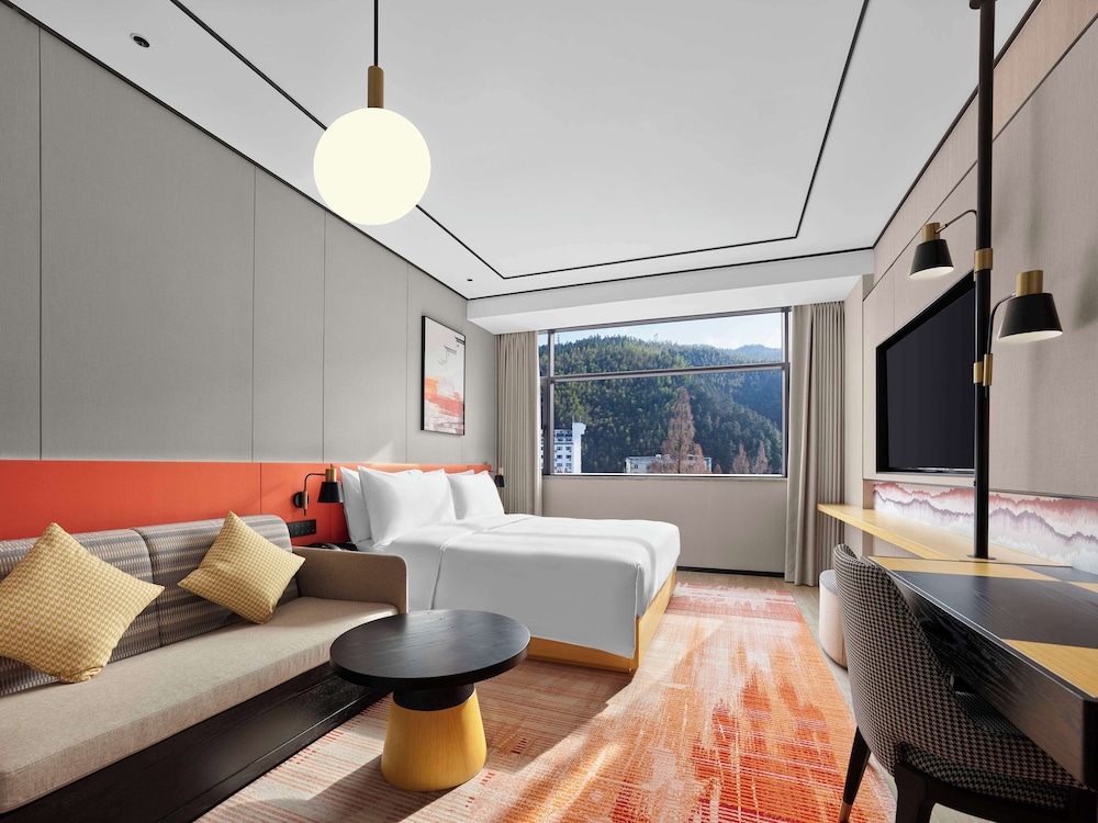 Premium Room, 1 King Bed, Patio