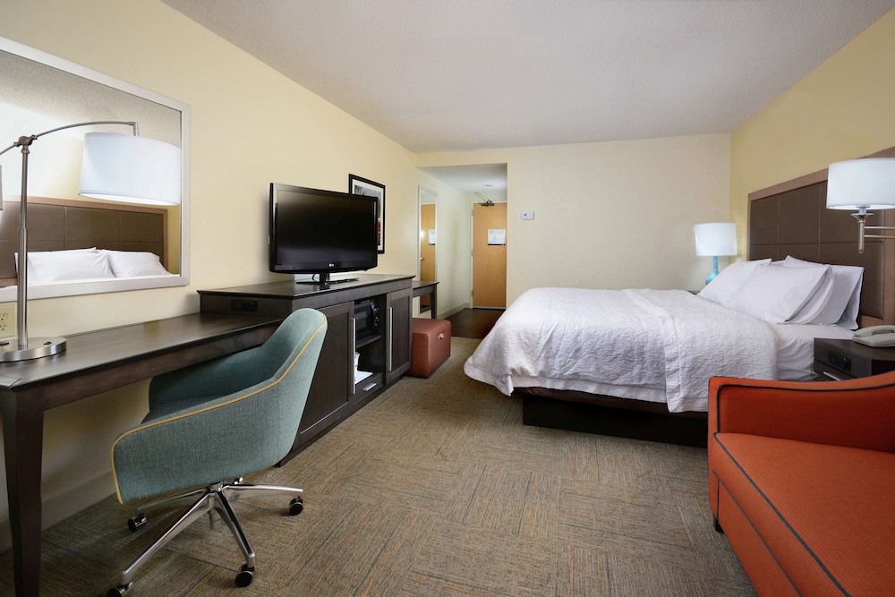 Standard Room, 1 King Bed, Non Smoking photo 3