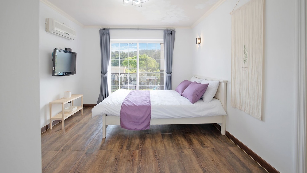 Baekjo (Swan) - Max 4-person, Extra person charge on site more than 2-person photo 2