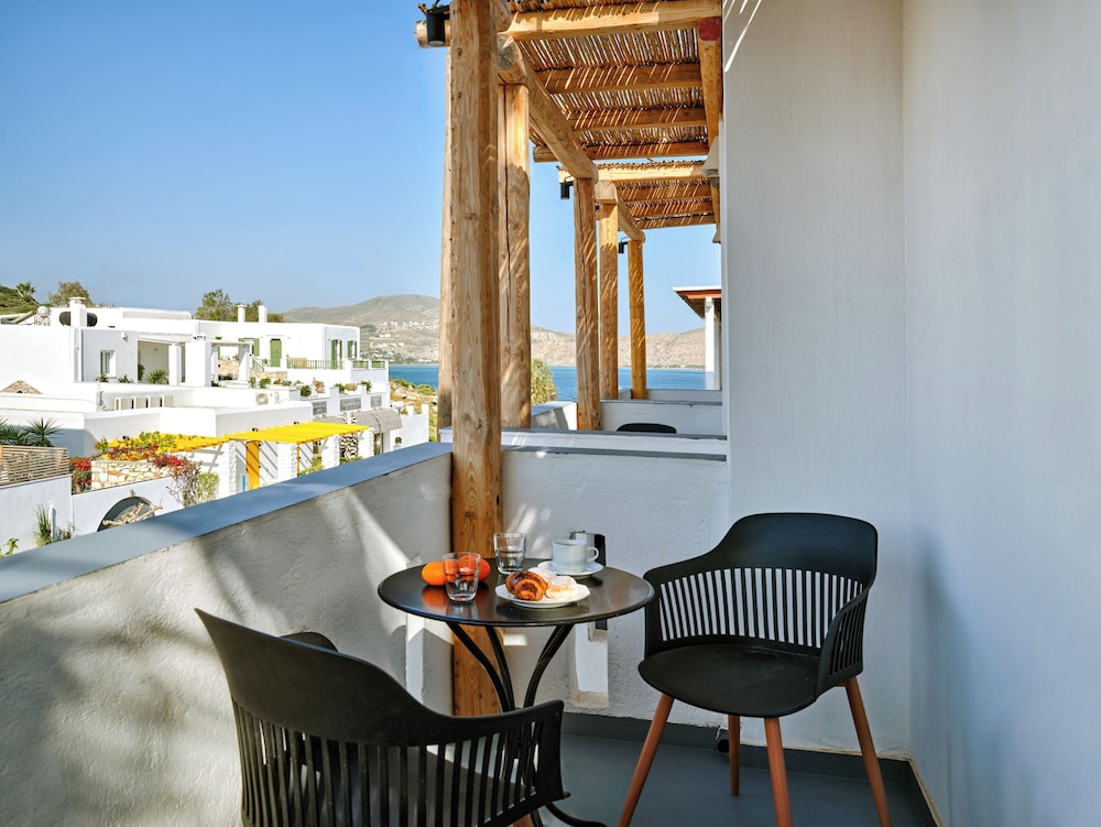 Deluxe Double Room, 1 Bedroom, Partial Sea View - Photo 11