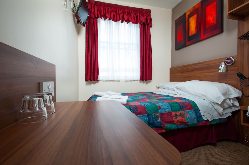 Basic Double Room, Shared Bathroom photo 1