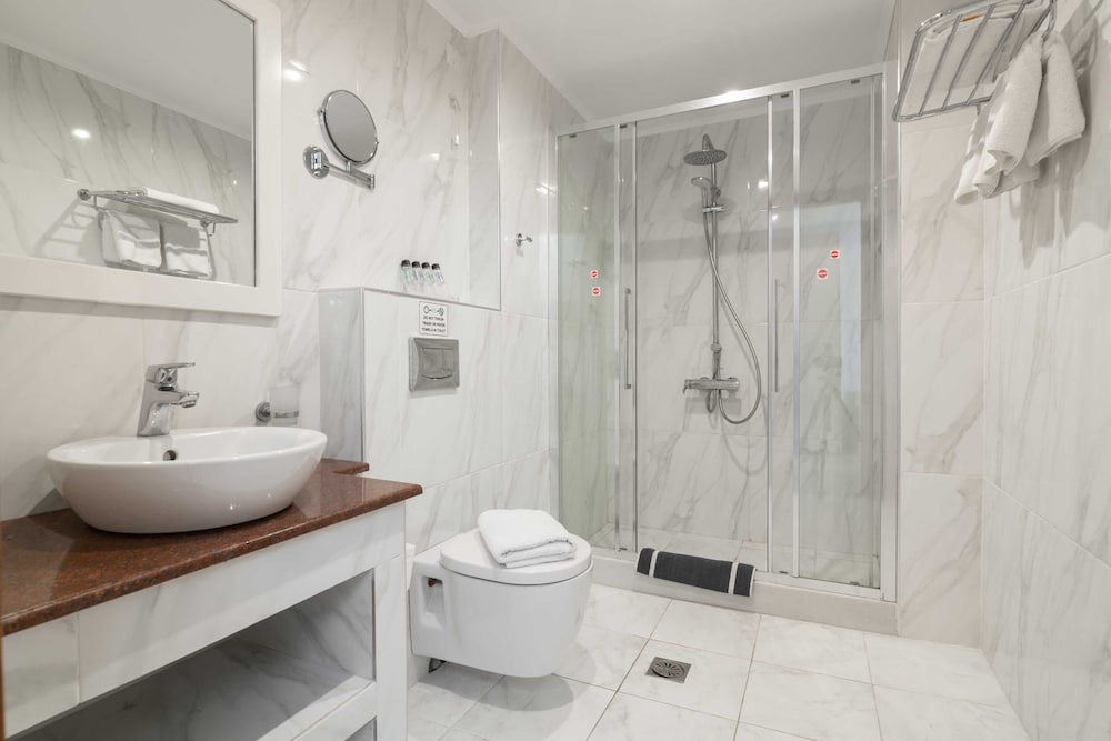 Standard Double or Twin Room, Pool View - Photo 14