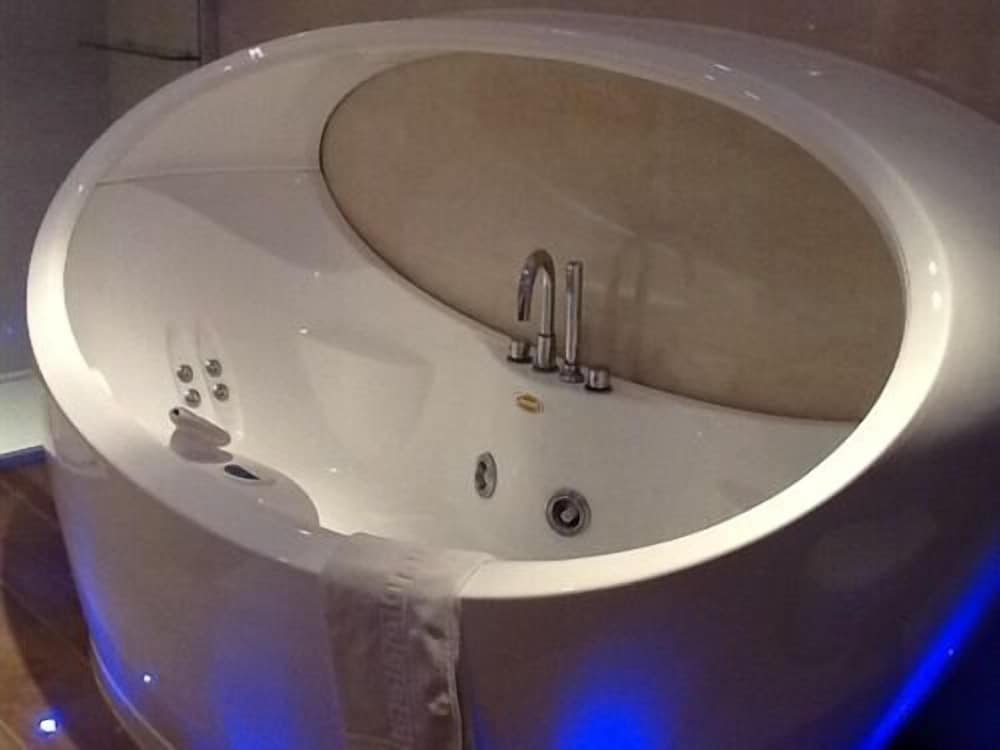Superior Double Room, Ensuite (Wilson) photo 3