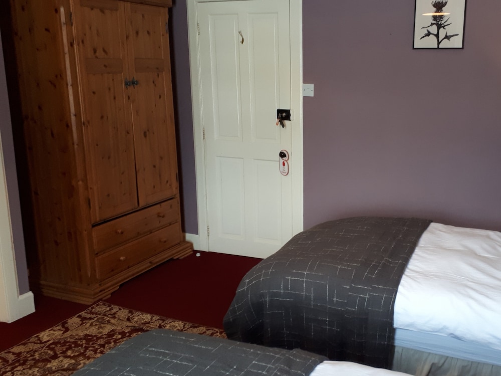 Twin Room, Ensuite (The Thistle Suite) photo 2