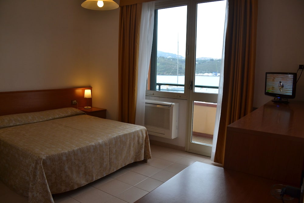 Double or Twin Room, Sea View photo 2
