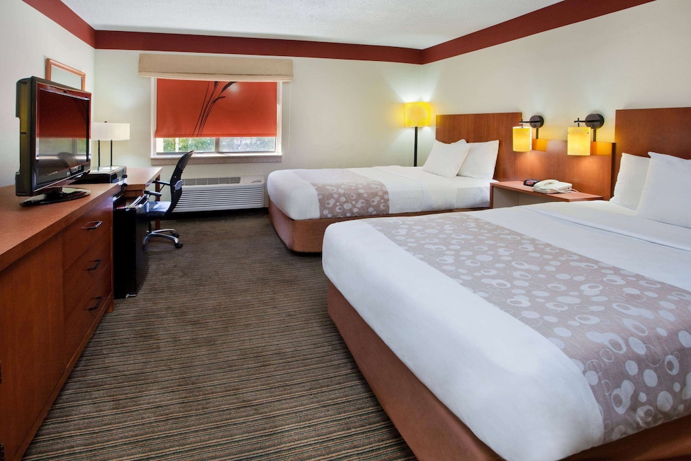 Deluxe Room, 2 Double Beds, Non Smoking, Pool View - Photo 1