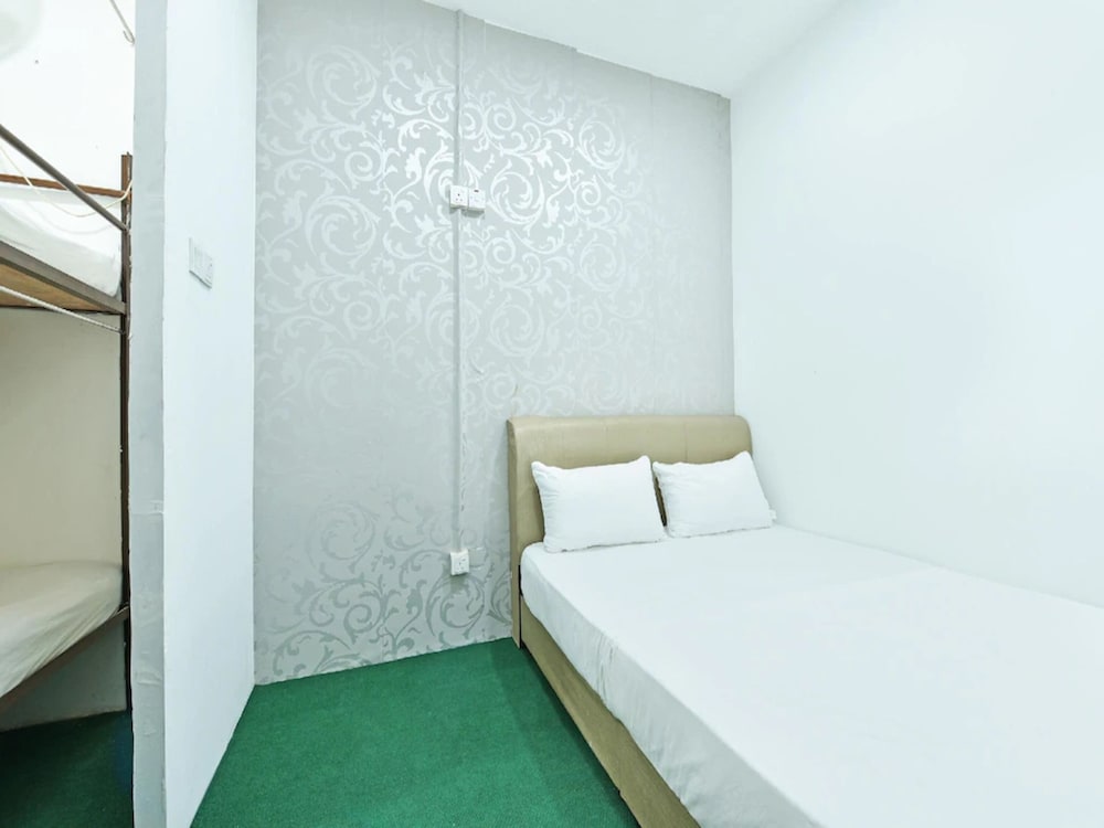 Shared Dormitory, Men only