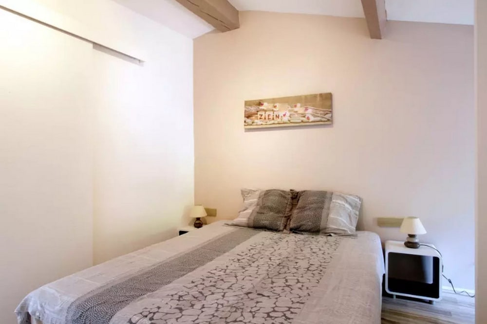 House, 2 Bedrooms photo 1