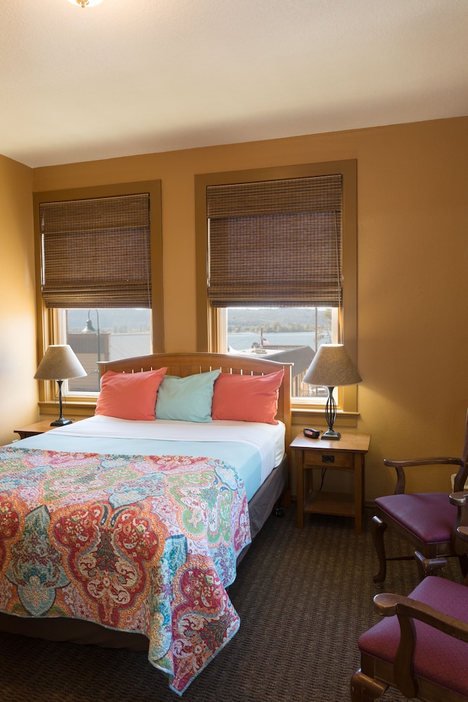 Basic Suite, 1 Bedroom, Refrigerator, River View photo 2