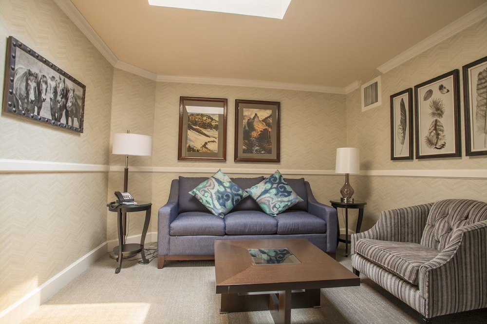 Superior Suite, 1 King Bed with Sofa bed photo 3