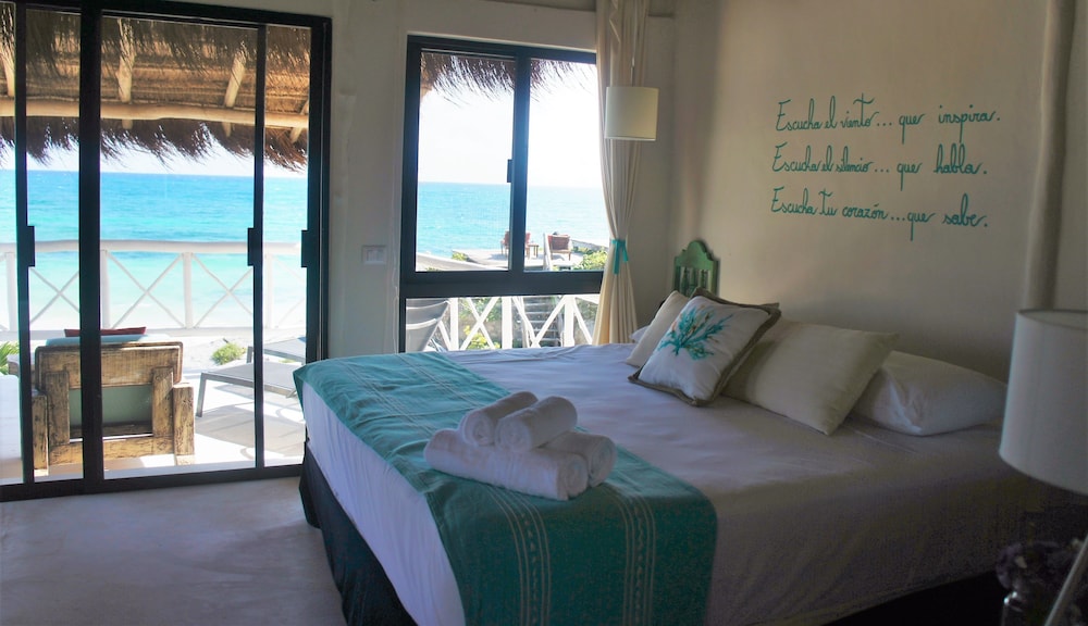 Royal Room, 1 King Bed, Oceanfront - Photo 1