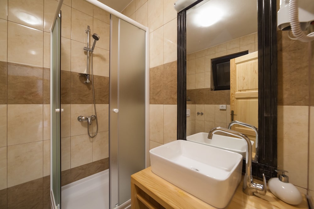 Triple Room - Photo 16