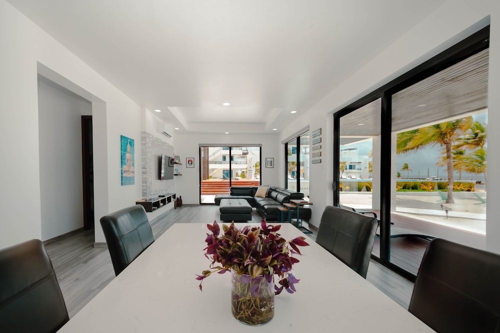 Deluxe Condo, 2 Bedrooms, Pool Access, Ocean View (Sea Front Residence)