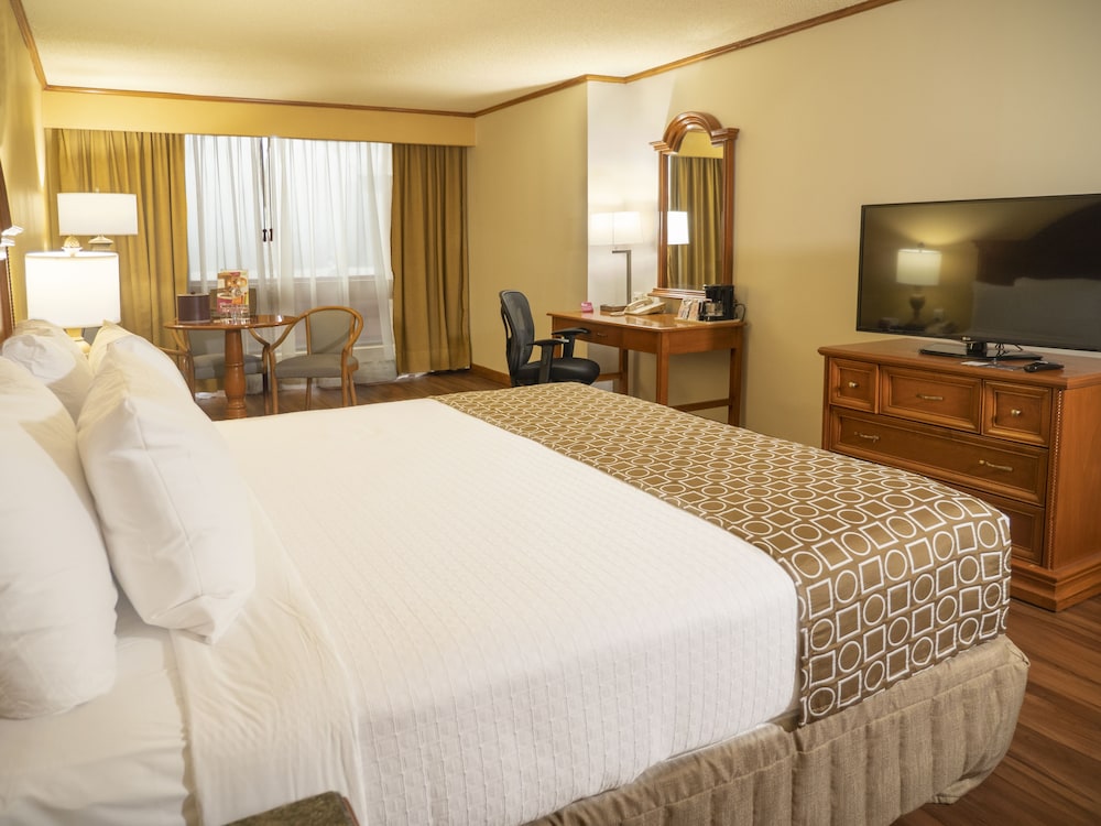 Standard Room, 2 Queen Beds (Low Floor)