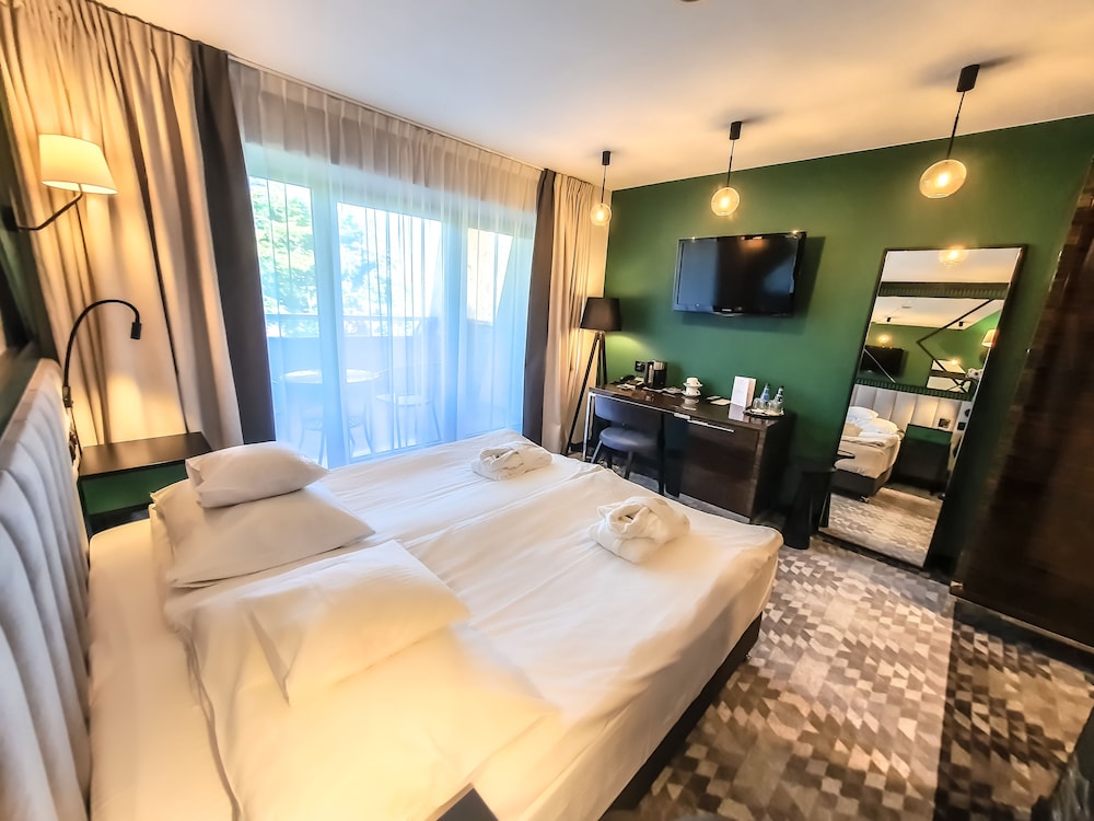 Deluxe Double or Twin Room, Balcony - Photo 4