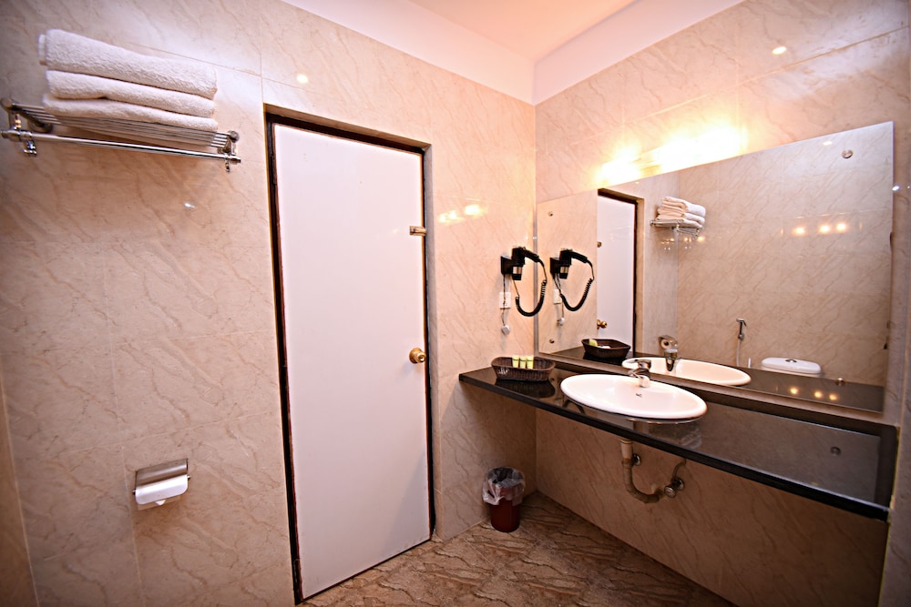 Deluxe Double or Twin Room - Photo 33