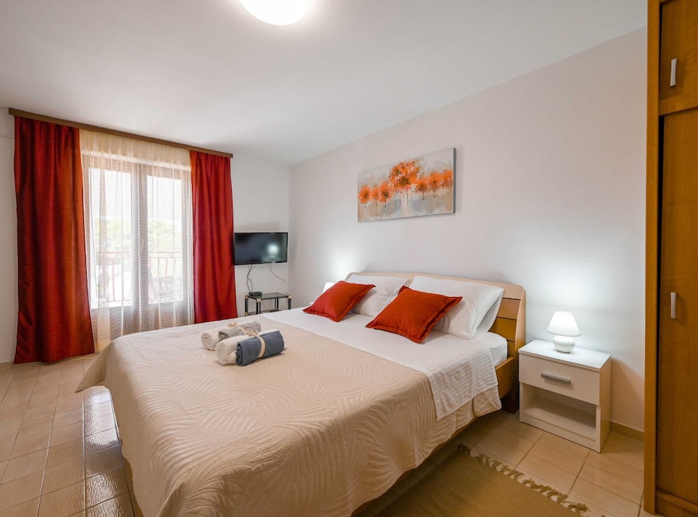 Studio (Studio Apartment with Balcony)