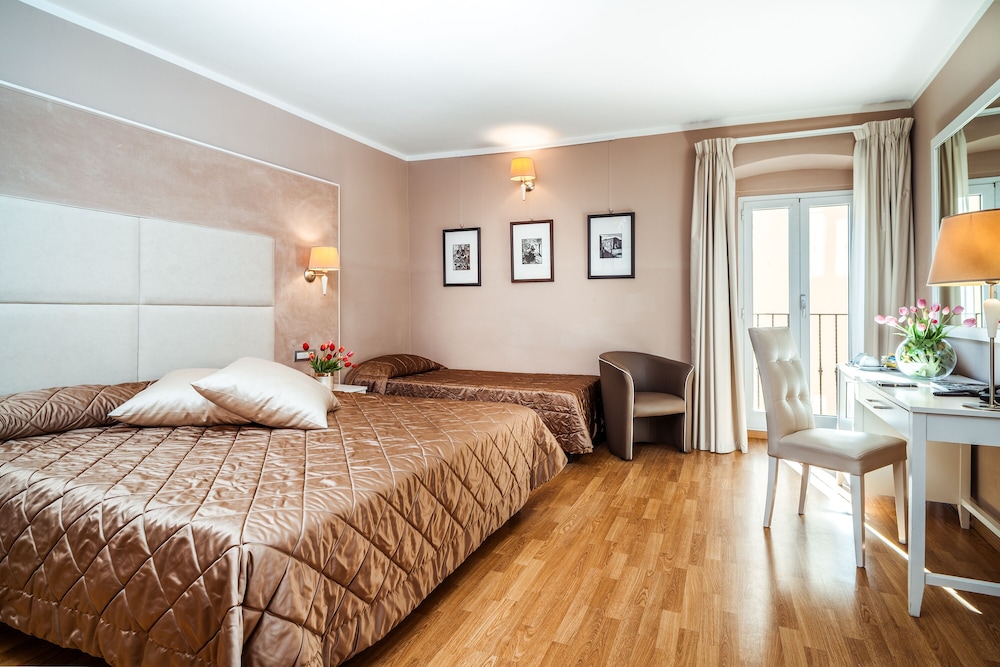 Triple Room - Photo 1