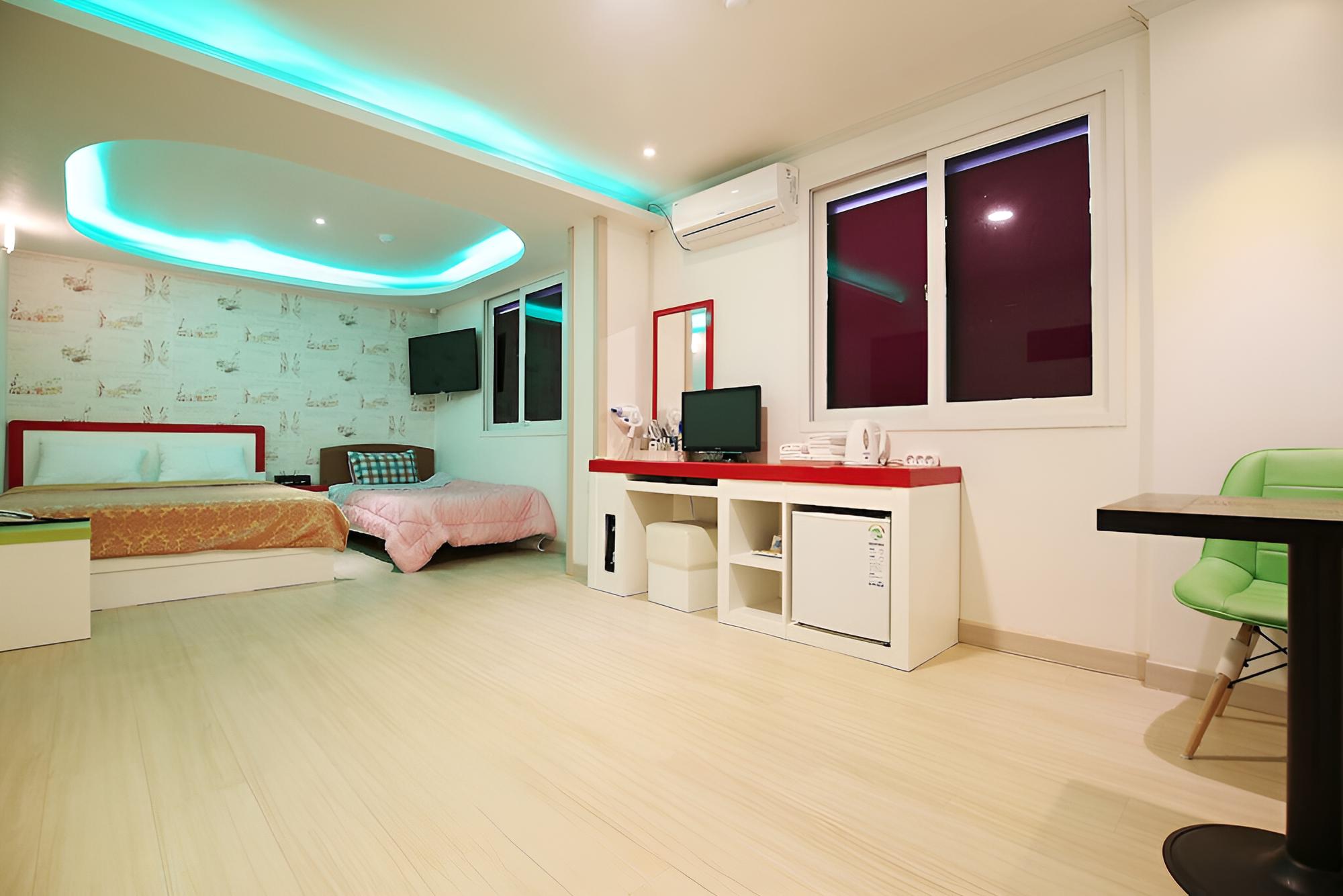 Room (Two Bed) photo 1