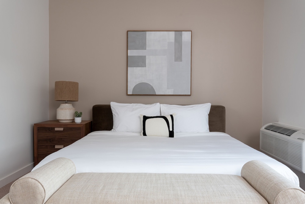 Classic Room, 1 Queen Bed (Self Check-in with Virtual Front Desk) photo 3
