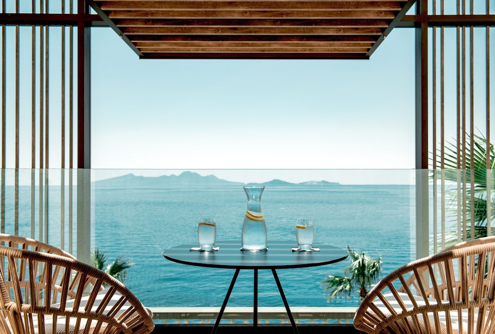 Superior Double Room, Sea View (Front Row) - Photo 1