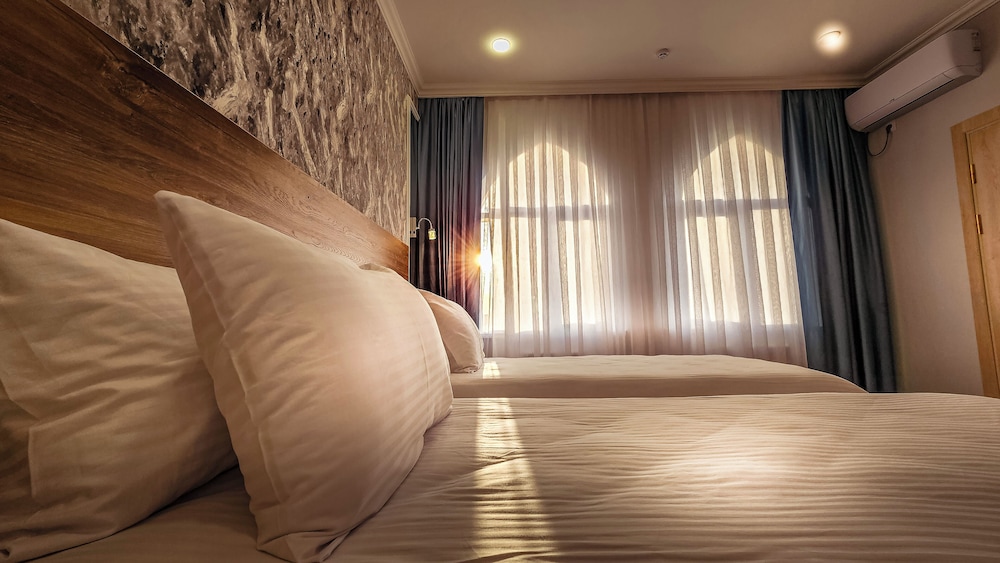 Standard Double or Twin Room, City View photo 3