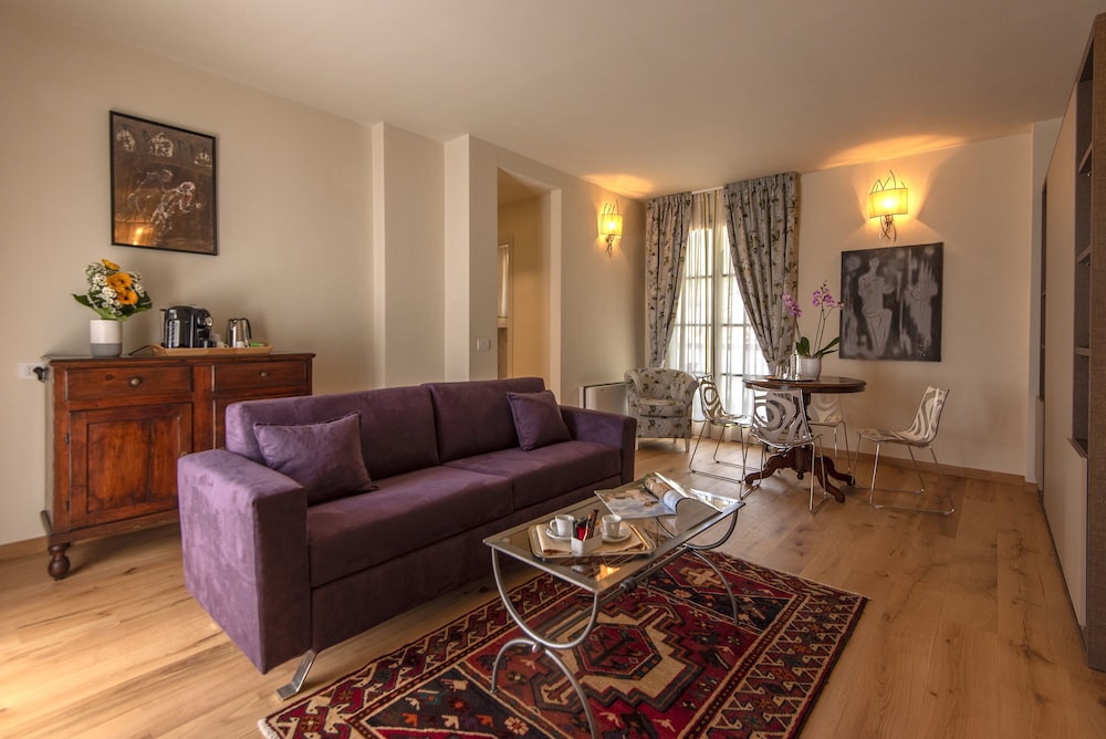 Suite, Multiple Beds - Photo 13