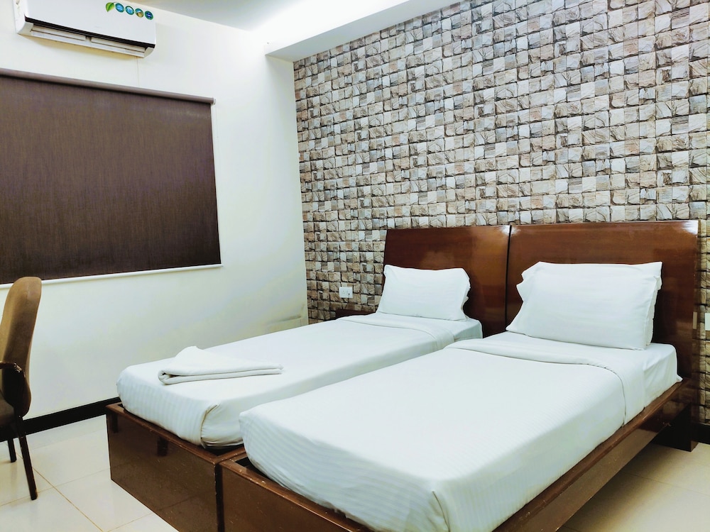 Deluxe Room - Photo 5