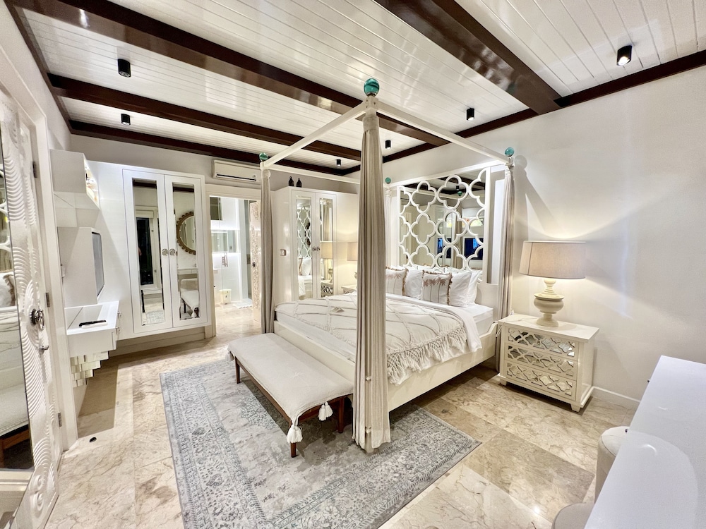 Luxury Apartment, 2 Bedrooms, Poolside photo 1