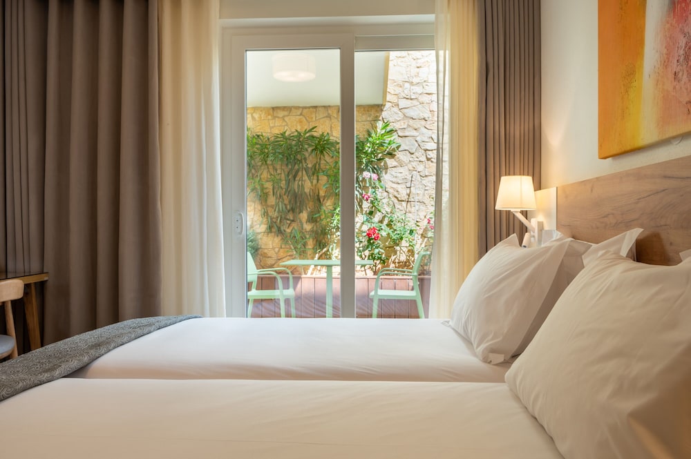 Superior Apartment, Balcony, Pool View (with balcony or terrace)