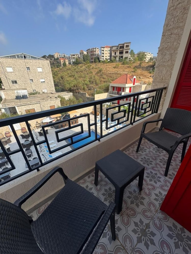 Deluxe Double or Twin Room, Balcony, Pool View photo 3
