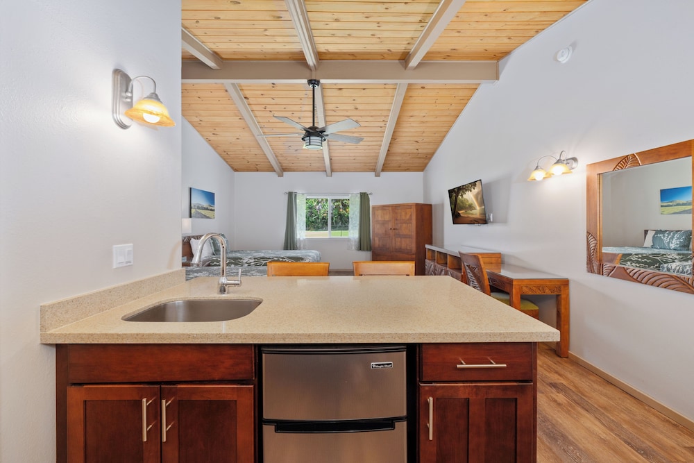 Deluxe Room, Kitchenette - Photo 7