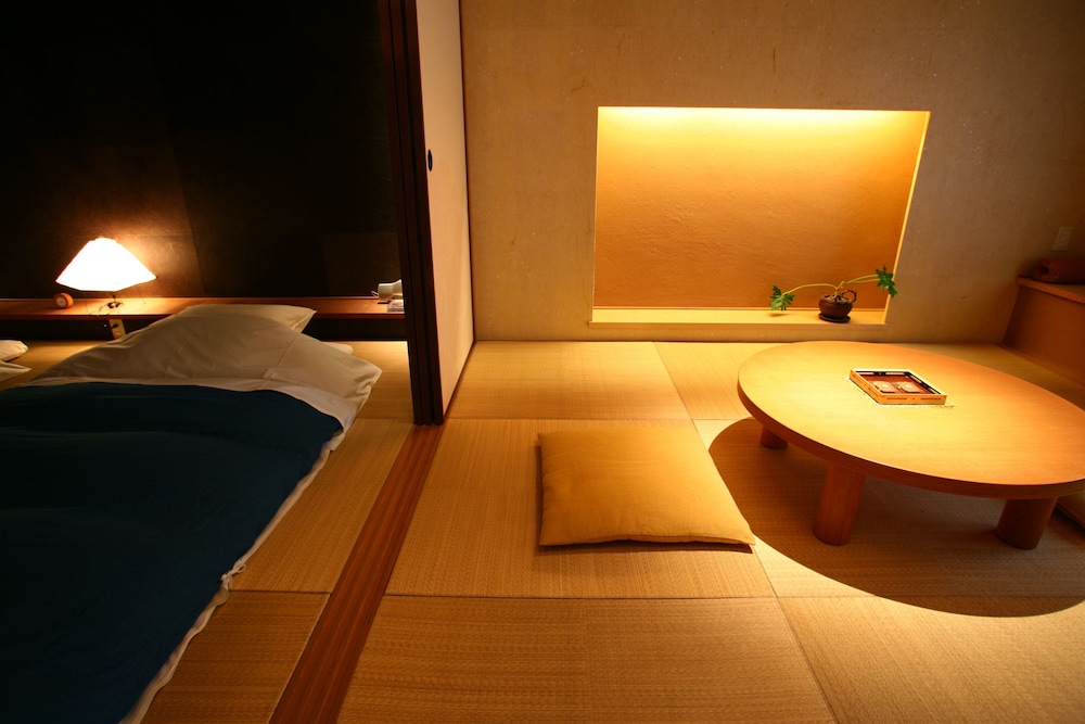 Japanese Tatami Room With Private Japanese Cypress Bath photo 2