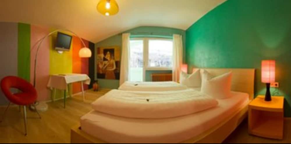 Basic Double Room, Balcony photo 3