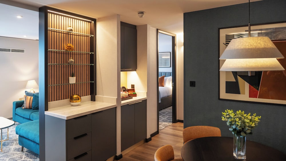 Suite, 1 Bedroom - Photo 6