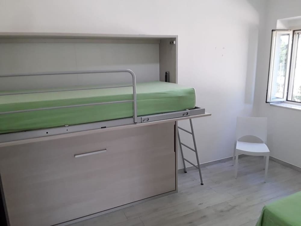 House, 2 Bedrooms (6 Prs)