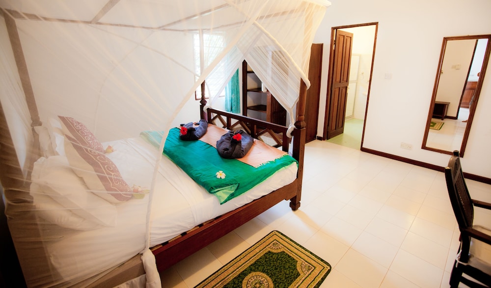 Honeymoon Suite