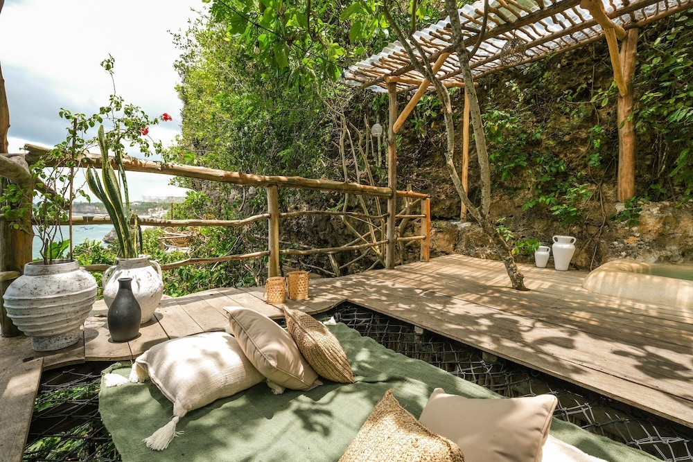 Romantic Room, Private Pool, Beach View photo 3