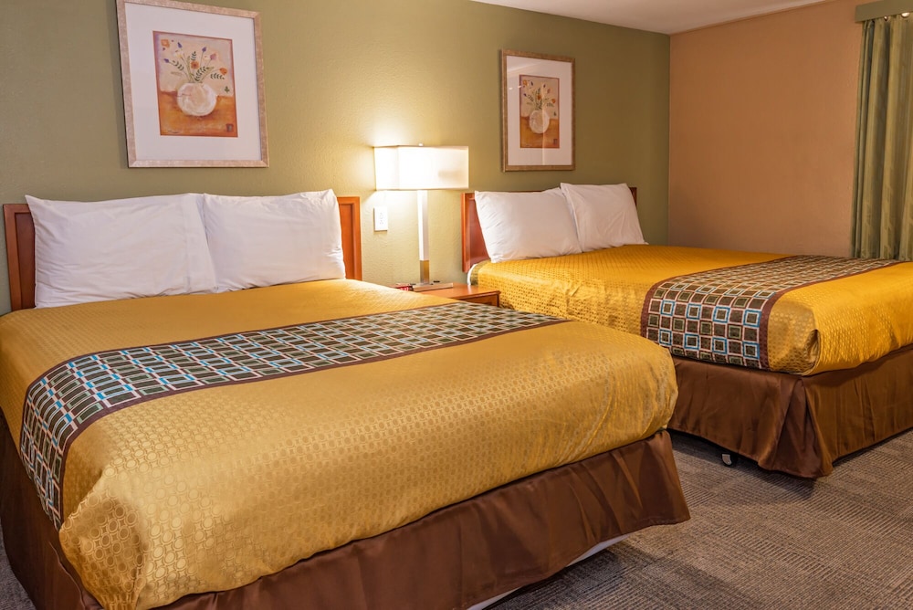 Traditional Double Room, 2 Queen Beds photo 2