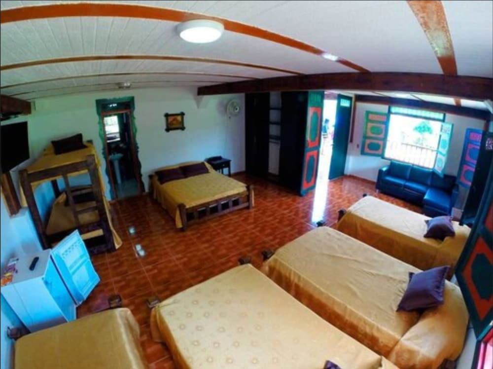 Comfort Room, Multiple Beds, Non Smoking photo 2