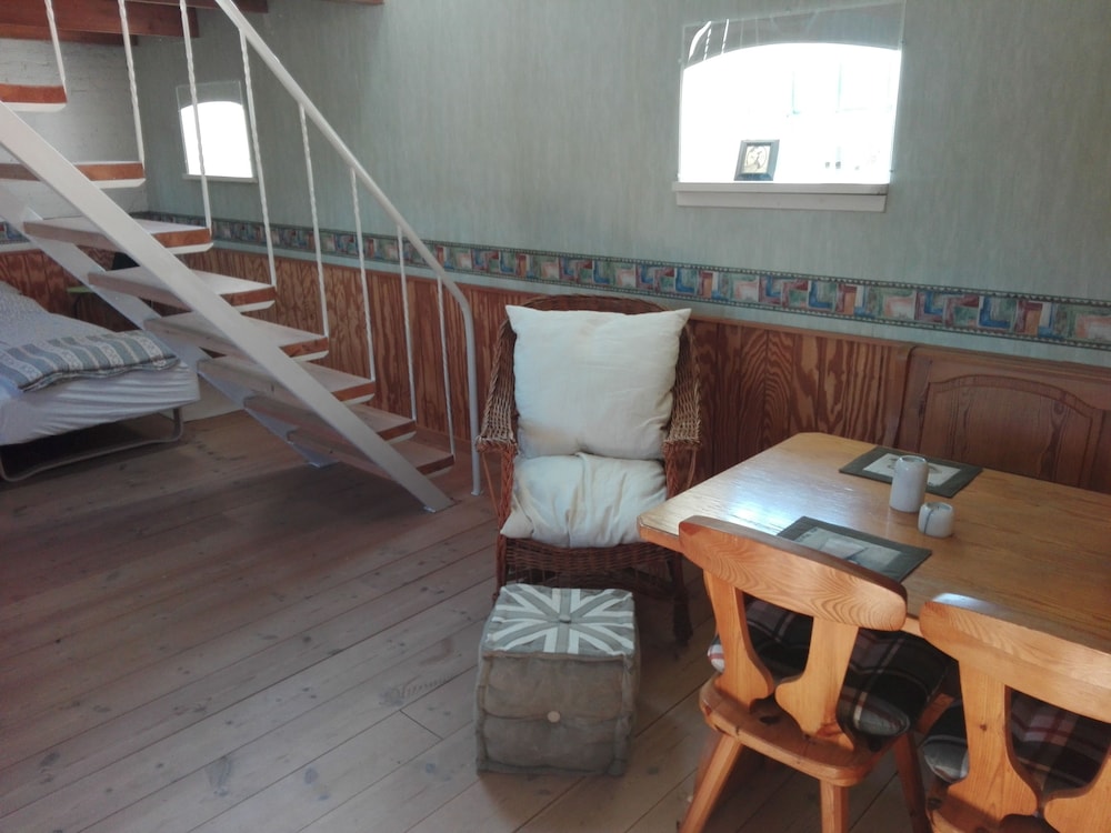 Family Room, Multiple Beds, Shared Bathroom photo 2