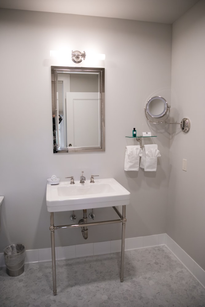 Sycamore 2 Bedroom in Carriage House photo 3